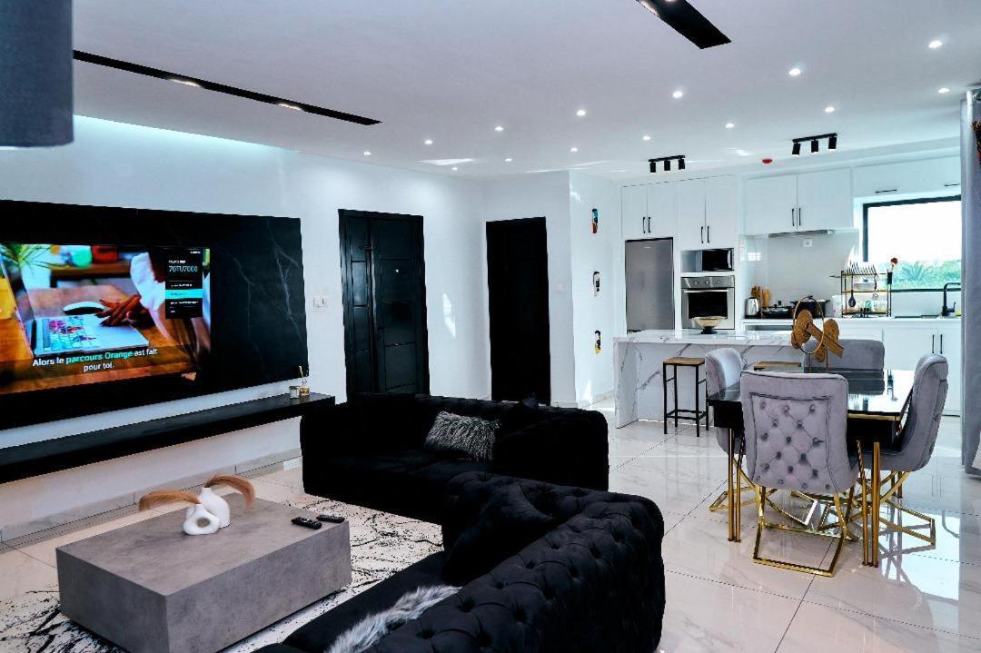 Reddington By Jvte Aparthotel Douala Bagian luar foto